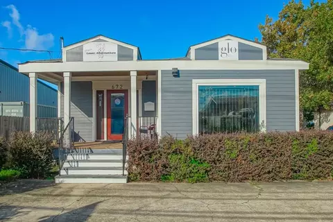 672 Hickory Ave, Harahan, LA 70123