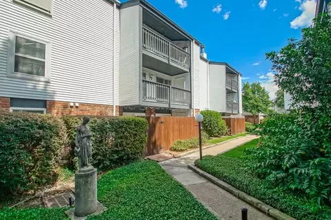 832 S Clearview Pkwy #224, Harahan, LA 70123