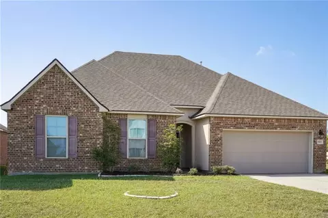 824 Lakeshore Village Dr, Slidell, LA 70461