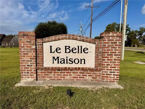 385 Le Belle Maison Dr, Raceland, LA 70394