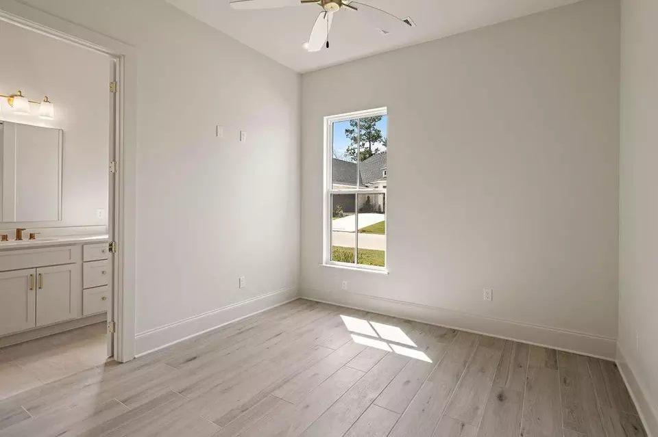 Bedroom - 4221 Cypress Point Dr, Covington, LA 70433 photo 3 of 4