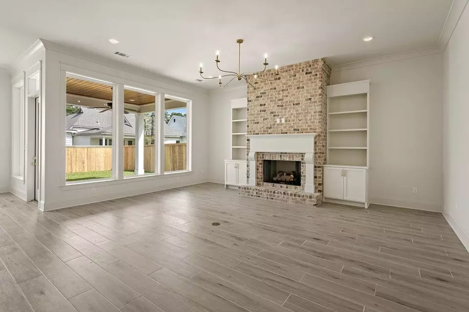 Living - 4221 Cypress Point Dr, Covington, LA 70433 photo 3 of 5