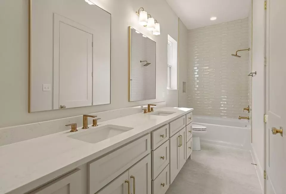 Bath - 4221 Cypress Point Dr, Covington, LA 70433 photo 3 of 4