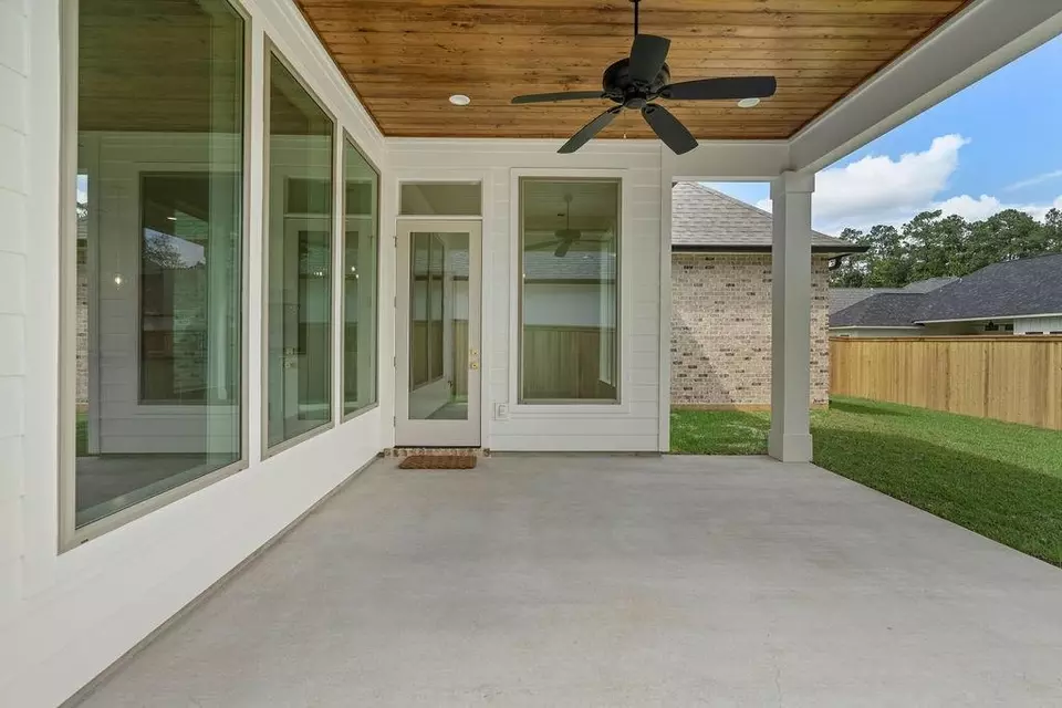 Exterior - 4221 Cypress Point Dr, Covington, LA 70433 photo 3 of 3