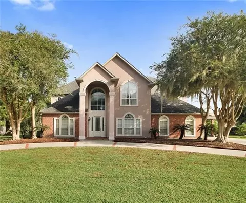 2557 Crestwood Rd, Marrero, LA 70072