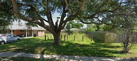 8713 Livingston Dr, Chalmette, LA 70043