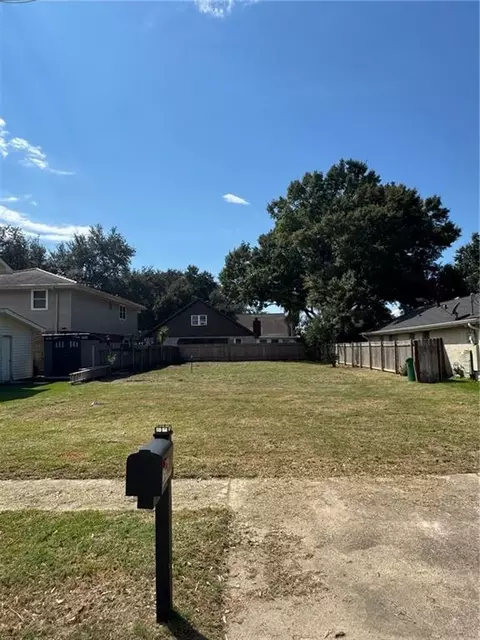 4504 Barnett St, Metairie, LA 70006