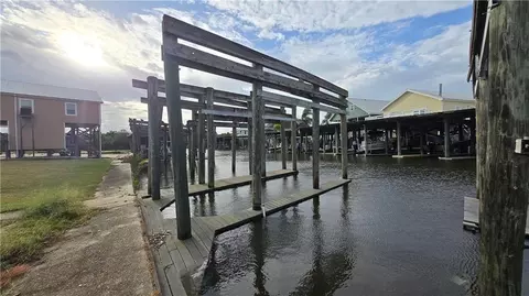 4 Canary Island St, Saint Bernard, LA 70085