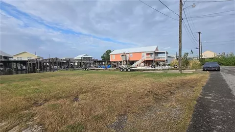 6 Canary Is, Saint Bernard, LA 70085