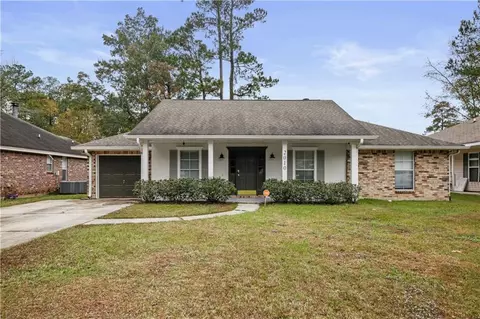 2010 Rue Pickney St, Mandeville, LA 70448