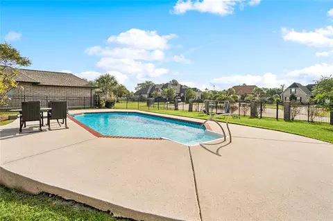 Exterior - 250 E Augusta Ln, Slidell, LA 70458 photo 8 of 11