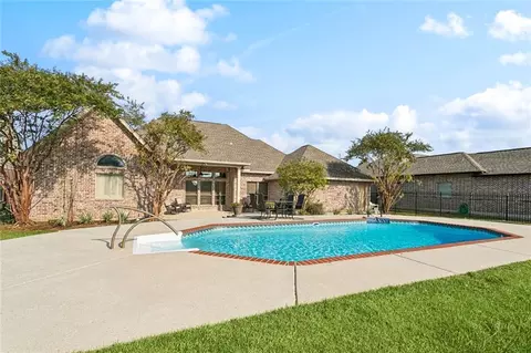 Exterior - 250 E Augusta Ln, Slidell, LA 70458 photo 7 of 11
