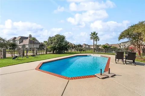 Exterior - 250 E Augusta Ln, Slidell, LA 70458 photo 4 of 11