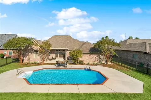 Exterior - 250 E Augusta Ln, Slidell, LA 70458 photo 10 of 11