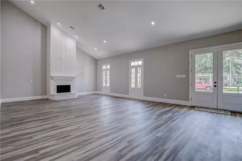 Living - 185 Villere Dr, Destrehan, LA 70047 photo 2 of 7