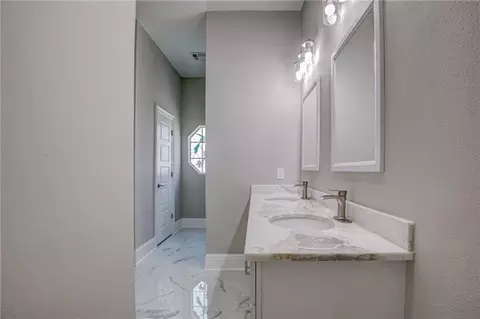 Bath - 185 Villere Dr, Destrehan, LA 70047 photo 3 of 5