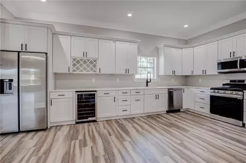 Kitchen - 185 Villere Dr, Destrehan, LA 70047 photo 2 of 2