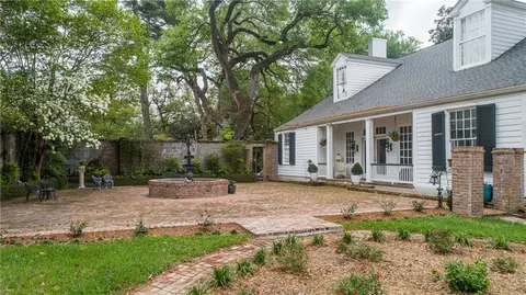 Exterior - 307 Oak St, Natchez, MS 39120 photo 9 of 11