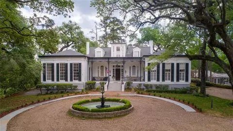 Exterior - 307 Oak St, Natchez, MS 39120 photo 3 of 11
