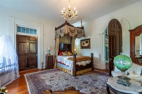 Bedroom - 307 Oak St, Natchez, MS 39120 photo 2 of 2