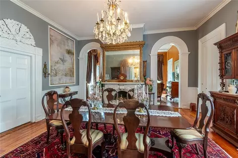 Dining - 307 Oak St, Natchez, MS 39120 photo 1 of 4