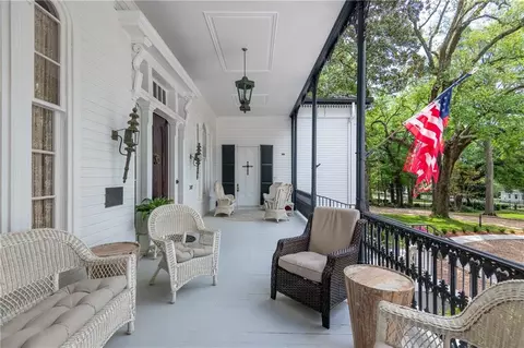 Exterior - 307 Oak St, Natchez, MS 39120 photo 7 of 11