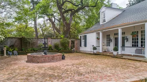 Exterior - 307 Oak St, Natchez, MS 39120 photo 10 of 11