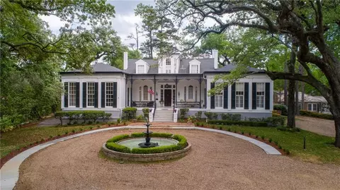 Exterior - 307 Oak St, Natchez, MS 39120 photo 5 of 11