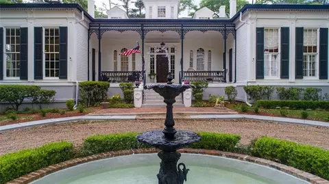 Exterior - 307 Oak St, Natchez, MS 39120 photo 6 of 11