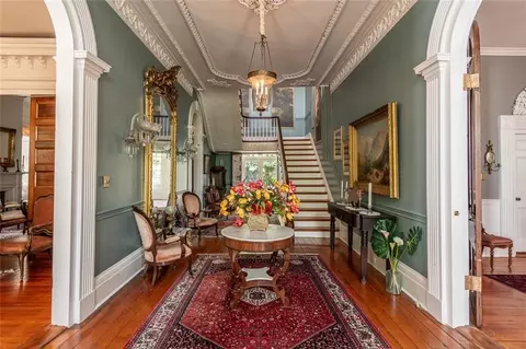 Entry Way - 307 Oak St, Natchez, MS 39120 photo 1 of 1