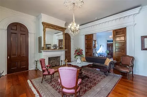 Living - 307 Oak St, Natchez, MS 39120 photo 1 of 6