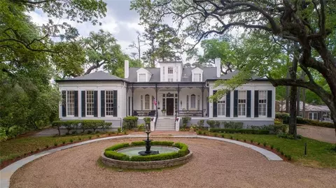 Exterior - 307 Oak St, Natchez, MS 39120 photo 3 of 11