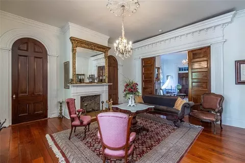 Living - 307 Oak St, Natchez, MS 39120 photo 1 of 6