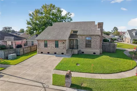 12 Sawgrass Dr, Laplace, LA 70068