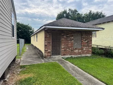 627 Forstall St, New Orleans, LA 70117