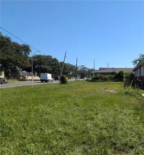 1527 Benton St, New Orleans, LA 70117