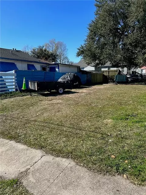 1738 Mazant St, New Orleans, LA 70117