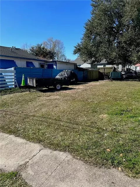 1738 Mazant St, New Orleans, LA 70117