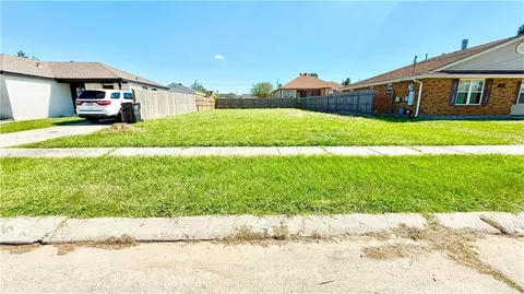 3305 Shannon Dr, Violet, LA 70092