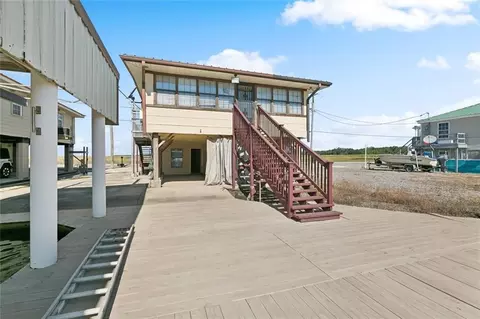 301 Martin Ln, Port Sulphur, LA 70083
