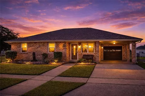 1804 Goldfinch Dr, Saint Bernard, LA 70085