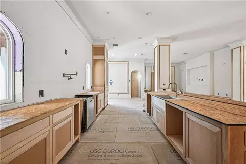 Kitchen - 23160 Lowe Davis Rd, Covington, LA 70435 photo 8 of 8