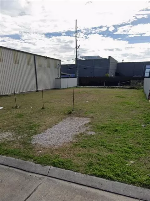 8320 Parc Pl, Chalmette, LA 70043 photo 2