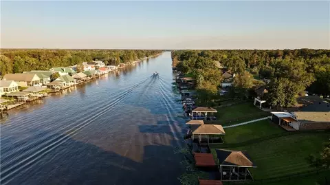 12252 River Highlands Dr, Saint Amant, LA 70774
