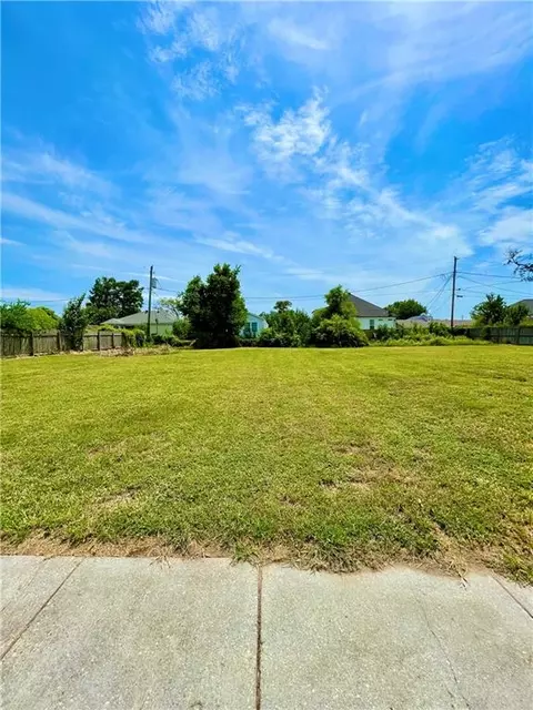 400 Doerr Dr, Arabi, LA 70032