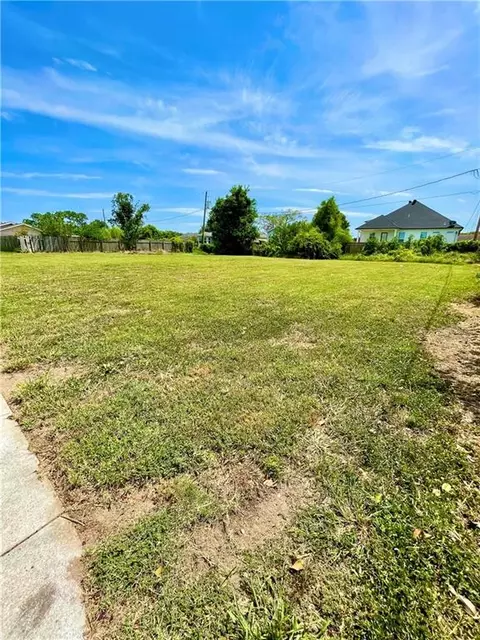 320 Doerr Dr, Arabi, LA 70032