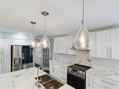 Kitchen - 69027 Riverbend Dr, Covington, LA 70433 photo 2 of 5