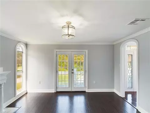 Living - 69027 Riverbend Dr, Covington, LA 70433 photo 4 of 11
