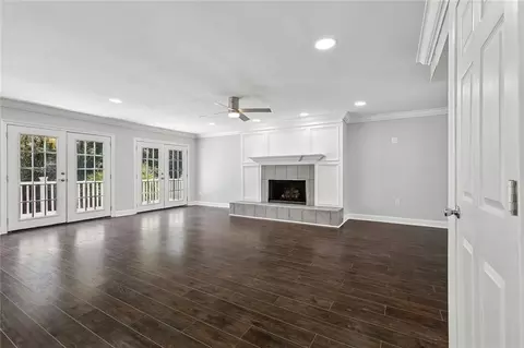 Living - 69027 Riverbend Dr, Covington, LA 70433 photo 8 of 11