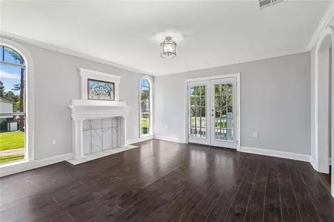 Living - 69027 Riverbend Dr, Covington, LA 70433 photo 11 of 11